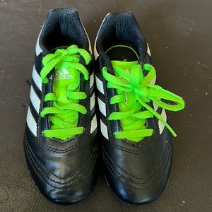 Adidas kid Sz 12 soccer cleats VGC